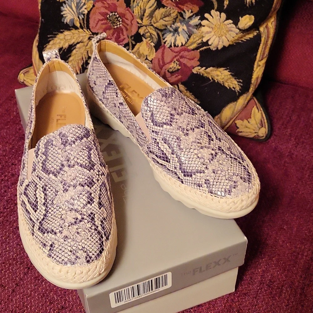 🆕️The Flexx snake embossed leather loafers